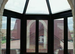 001 - Окна из дуба, установленные в загородном доме.