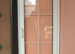 087 - Окно пвх, одностворчатое, с декором.